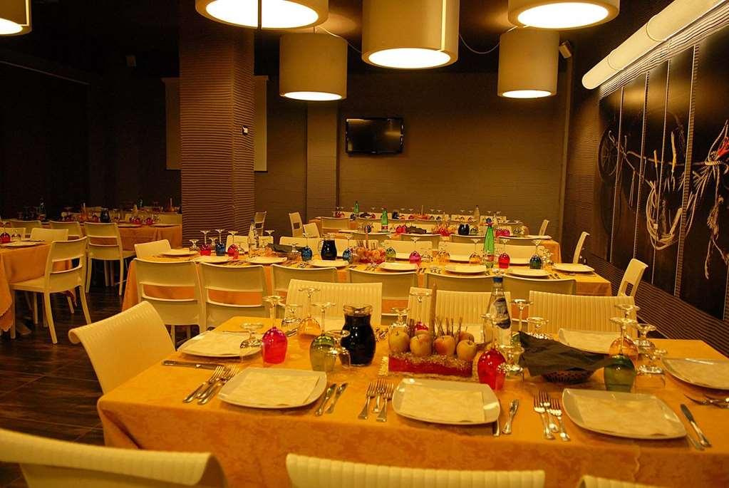 Hotel Scigliano Росано Ресторант снимка