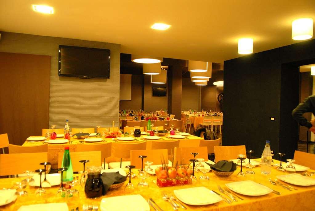 Hotel Scigliano Росано Ресторант снимка