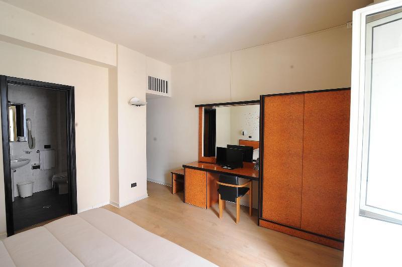 Hotel Scigliano Росано Екстериор снимка
