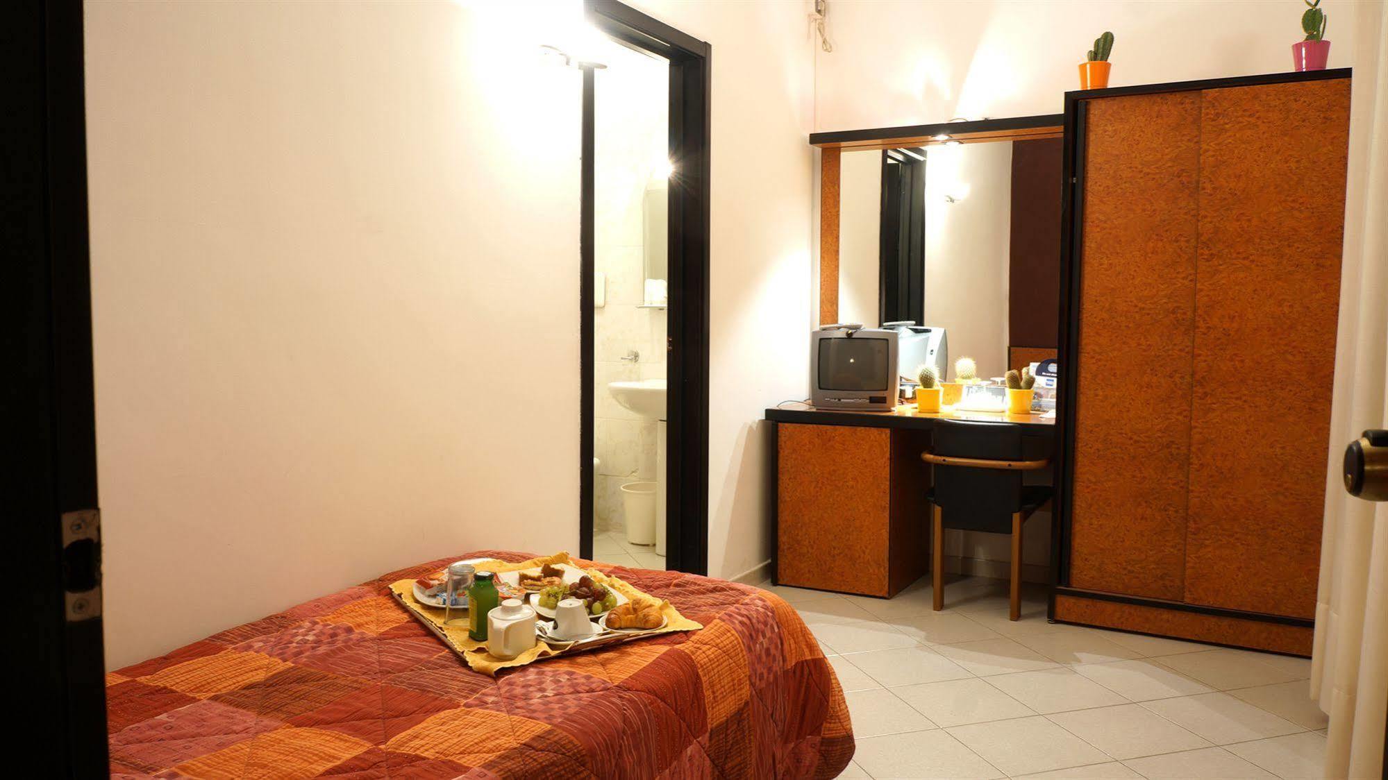 Hotel Scigliano Росано Екстериор снимка