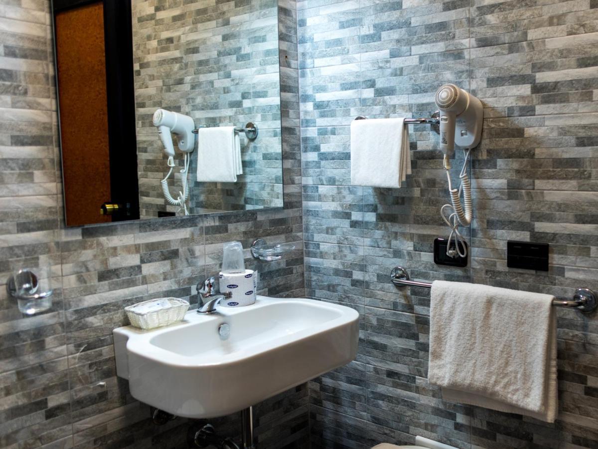 Hotel Scigliano Росано Екстериор снимка